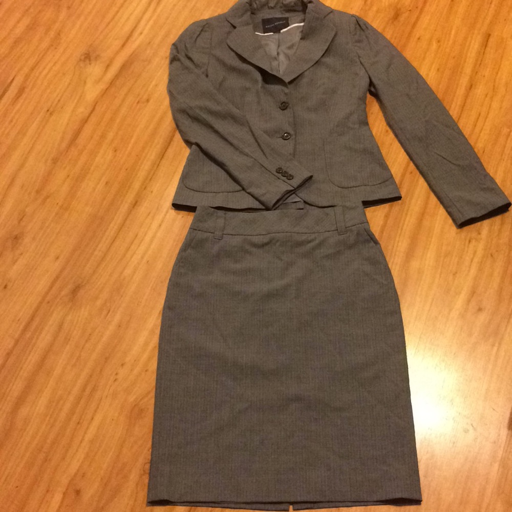 Banana Republic Skirt Suit size 6P
